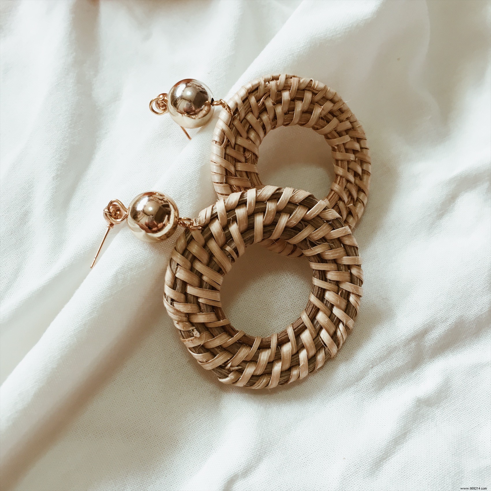 New Year s Eve Style Guide: Must-Have Accessories to Shine This Holiday Season