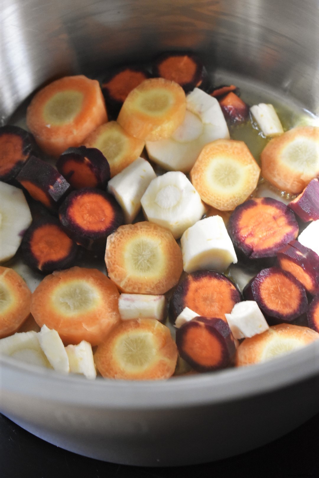 Festive Pan-Fried Foie Gras with Caramelized Root Vegetables – A Maho Nabé Masterpiece