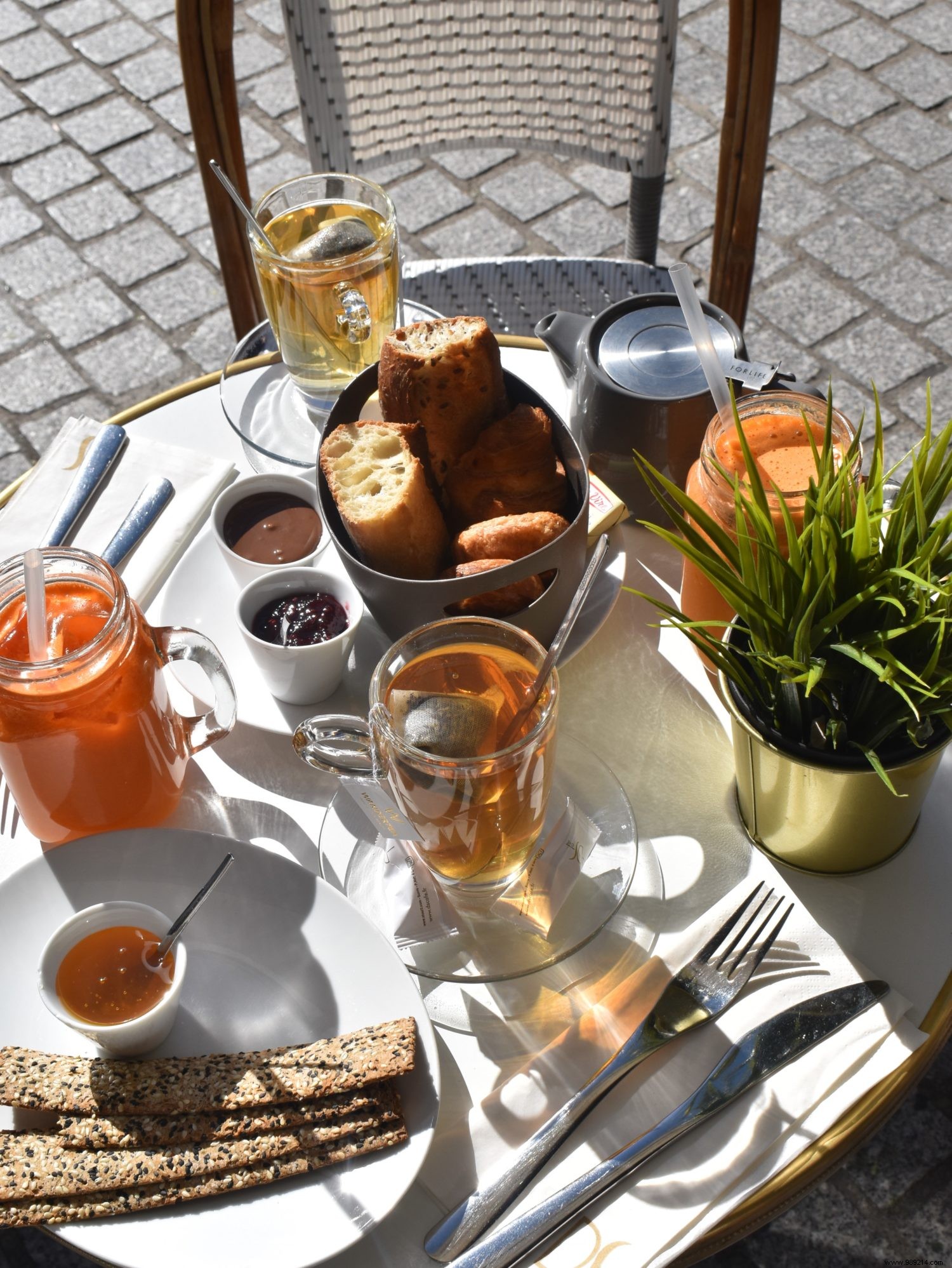 Discover DS Café Paris  Healthy Brunch: Fresh, Allergy-Friendly, and Delicious