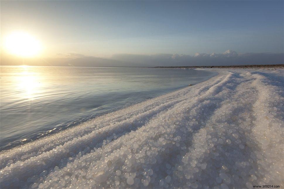 Discover the Proven Benefits of Dead Sea Salt Baths for Skin Health and Relaxation