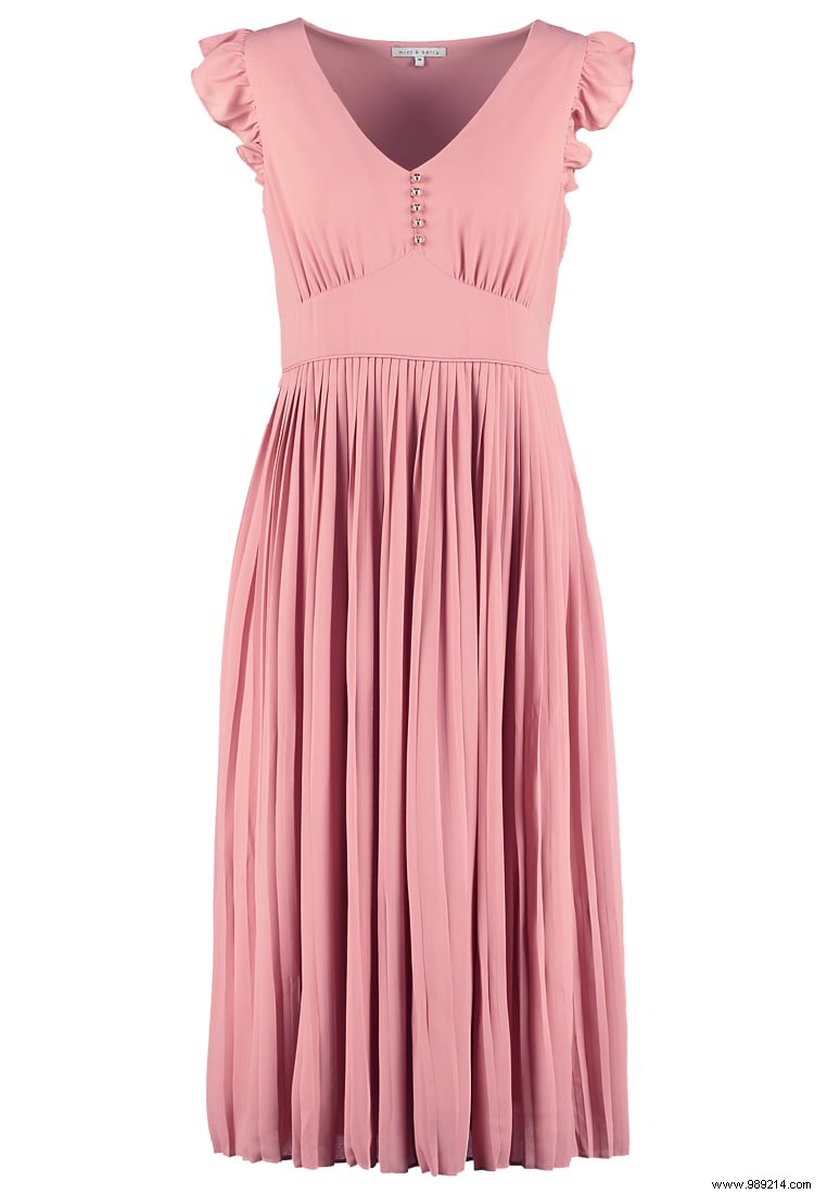 5 Stylish Dresses to Maximize Your Last Summer Days