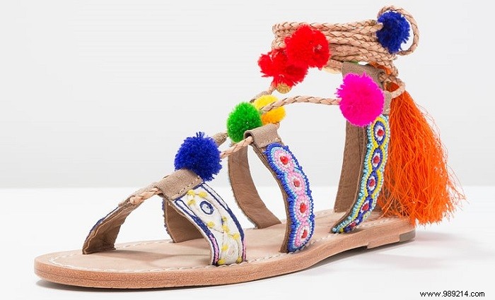 6 Stylish Pom Pom Sandals Perfect for Summer