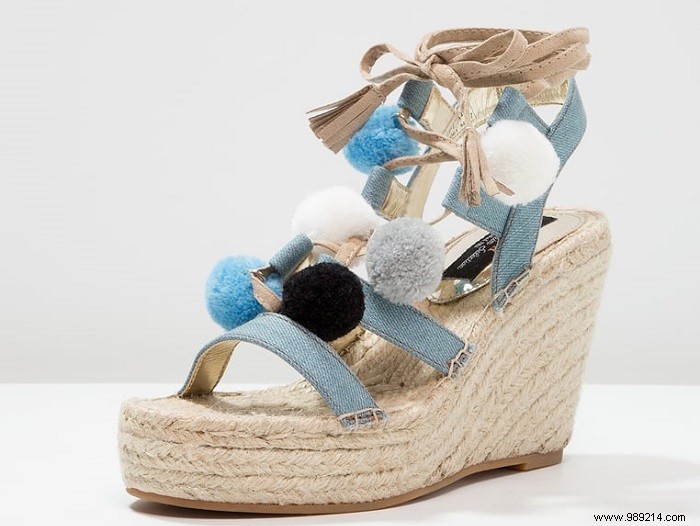 6 Stylish Pom Pom Sandals Perfect for Summer