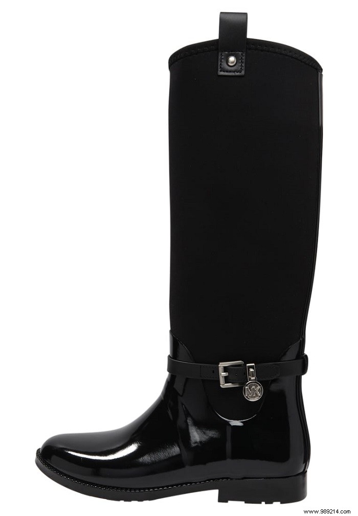 Stylish Rainwear Essentials for the Rainy Dutch Season