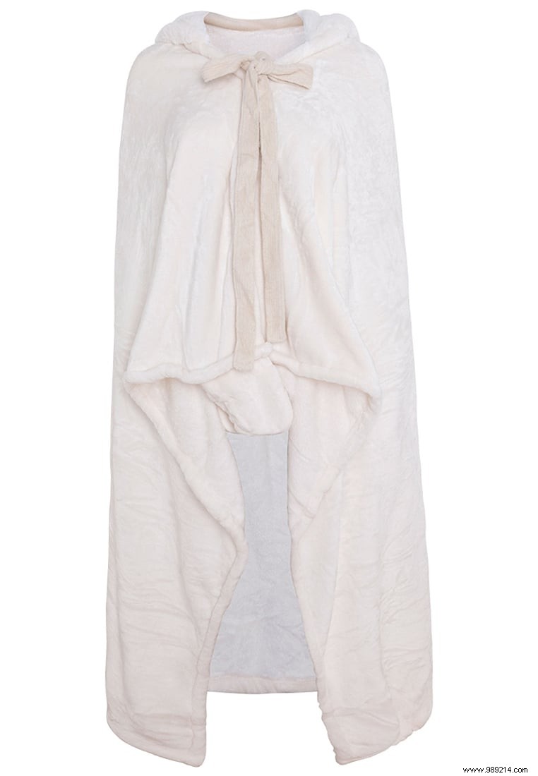 10 Stylish Winter Accessories to Stay Warm and Chic This Dutch Season