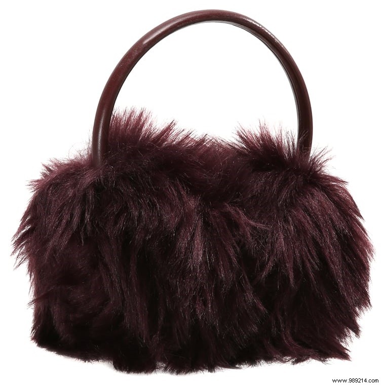 10 Stylish Winter Accessories to Stay Warm and Chic This Dutch Season