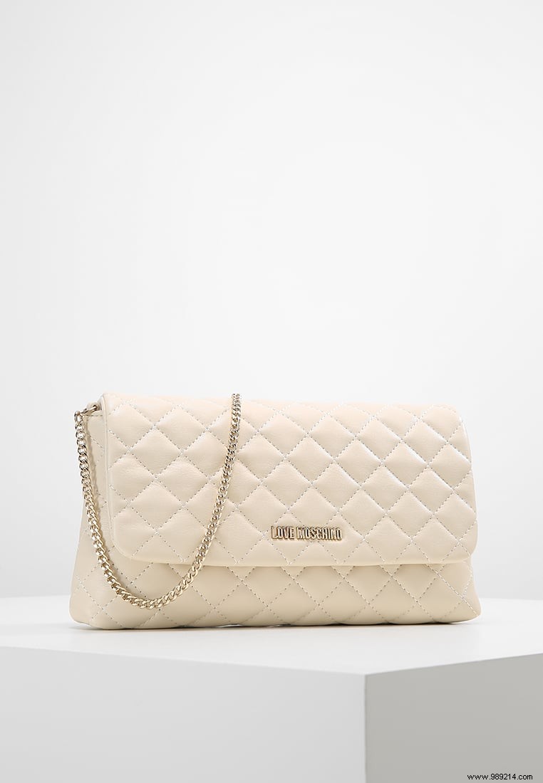 7 Chic Designer Shoulder Bags on Sale: Expert Picks for Effortless Style