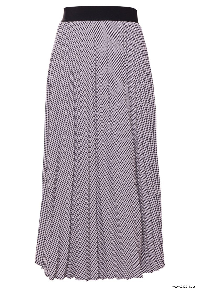 6 Elegant Maxi Skirts to Elevate Your Winter Wardrobe