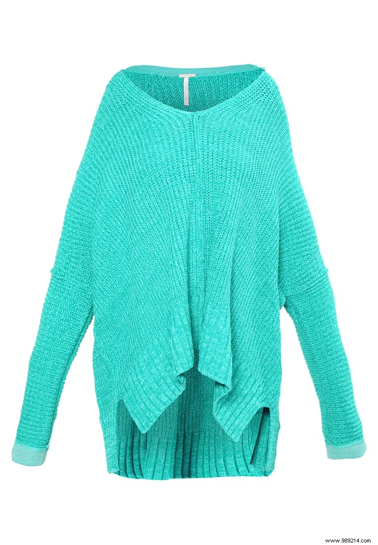 6 Cozy Oversized Sweaters to Keep You Warm This Winter