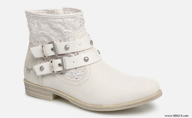 White Ankle Boots: The Timeless Trend Dominating This Season