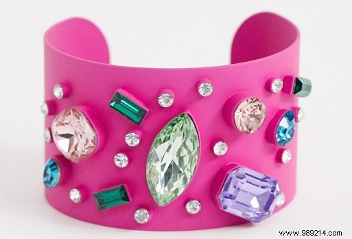 Spring 2019 Accessories: Vibrant Colors Take Center Stage