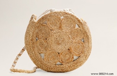 Must-Have Spring Bags: Natural Materials and Transparent Styles for Your Wardrobe