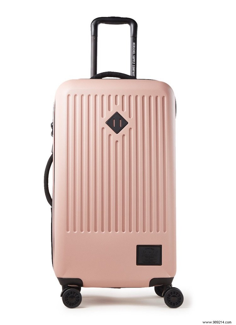 Top 10 Lightweight Suitcases for Effortless Holiday Travel