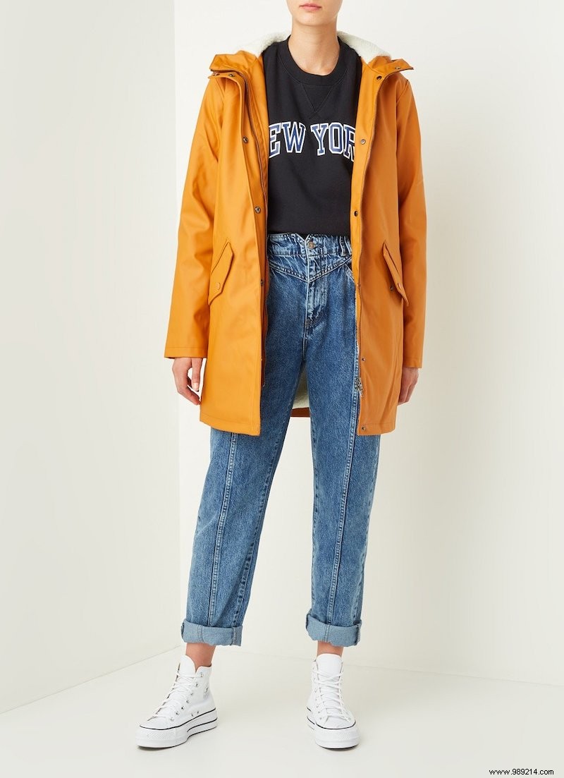 Stylish Rainy Day Outfits: Expert Picks for Raincoats and Rubber Boots