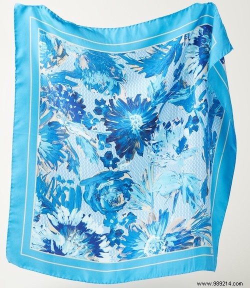 Scarf-in-Hair Trend: Reviving 50s & 60s Glamour for Spring/Summer 2021