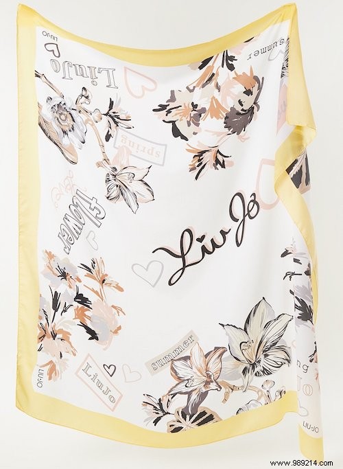 Scarf-in-Hair Trend: Reviving 50s & 60s Glamour for Spring/Summer 2021