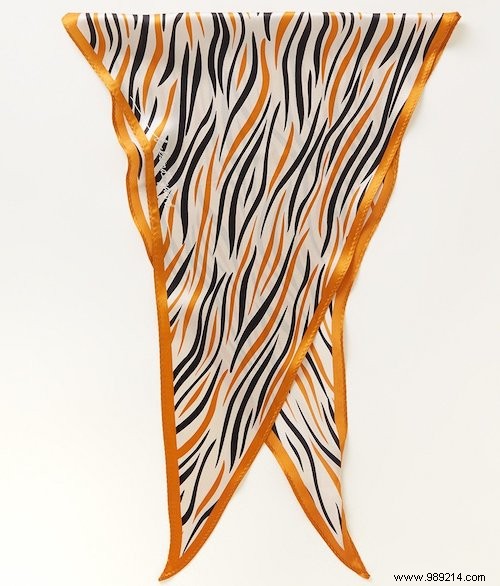 Scarf-in-Hair Trend: Reviving 50s & 60s Glamour for Spring/Summer 2021