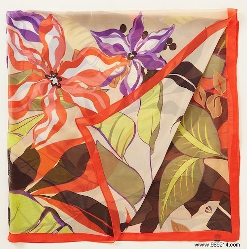 Scarf-in-Hair Trend: Reviving 50s & 60s Glamour for Spring/Summer 2021