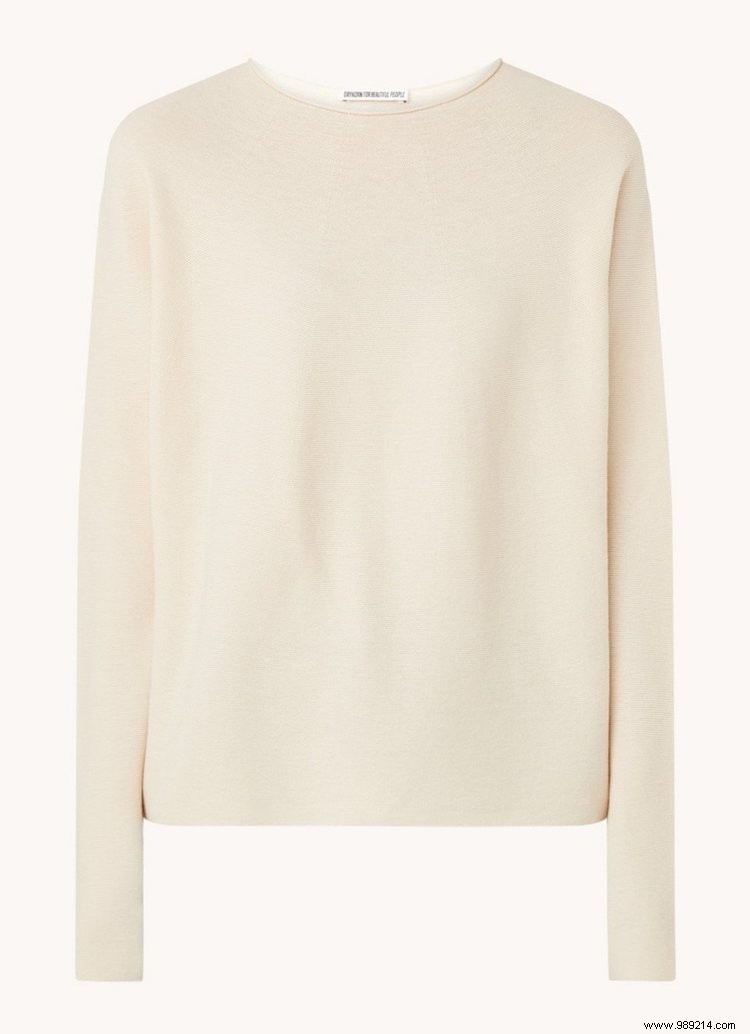 Elevate Your Daily Walks: Stylish, Weather-Proof Outfits for Dutch Spring Days