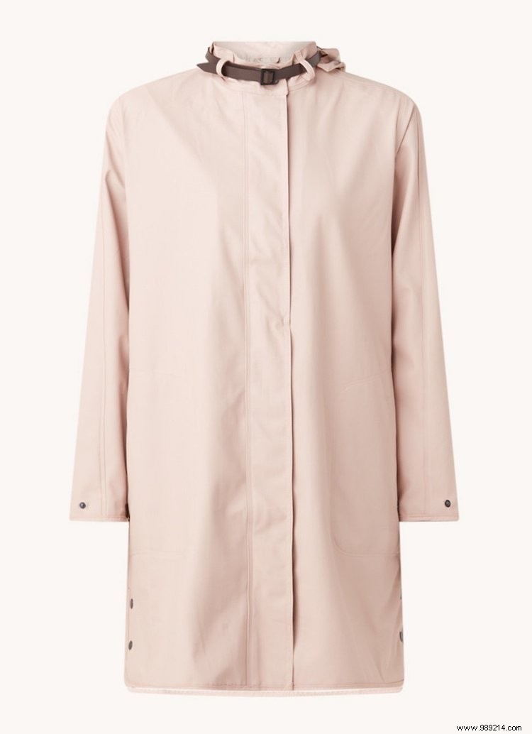 Elevate Your Daily Walks: Stylish, Weather-Proof Outfits for Dutch Spring Days