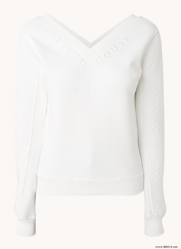 Elevate Your Daily Walks: Stylish, Weather-Proof Outfits for Dutch Spring Days