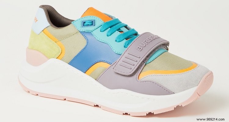 Elevate Your Daily Walks: Stylish, Weather-Proof Outfits for Dutch Spring Days