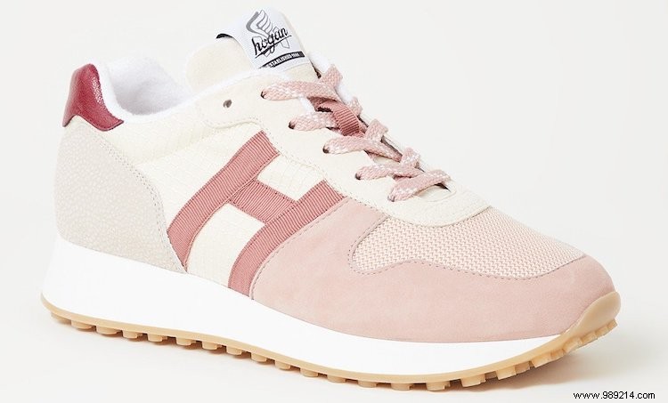 Elevate Your Daily Walks: Stylish, Weather-Proof Outfits for Dutch Spring Days