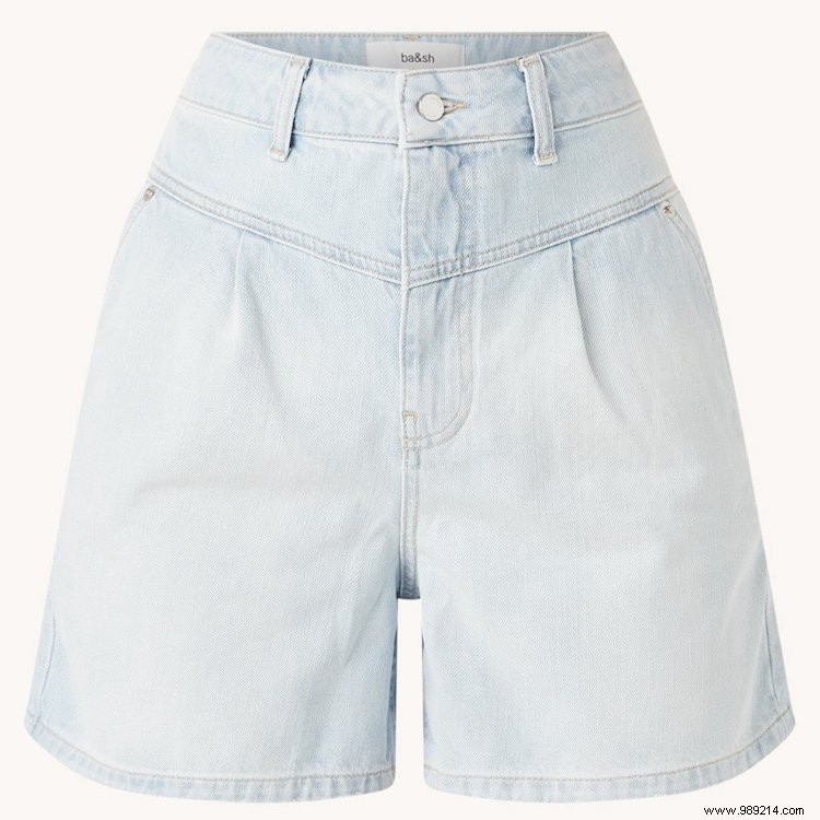 11 Stylish Denim Shorts for Effortless Summer Style