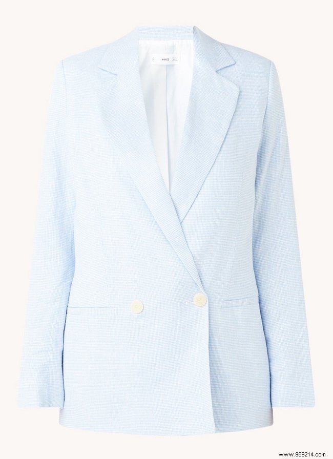 Classic Blazers That Flatter Every Figure: Timeless Styles for Any Outfit