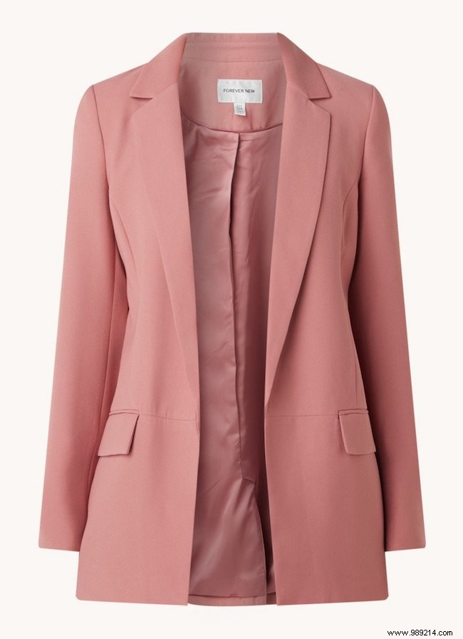 Classic Blazers That Flatter Every Figure: Timeless Styles for Any Outfit