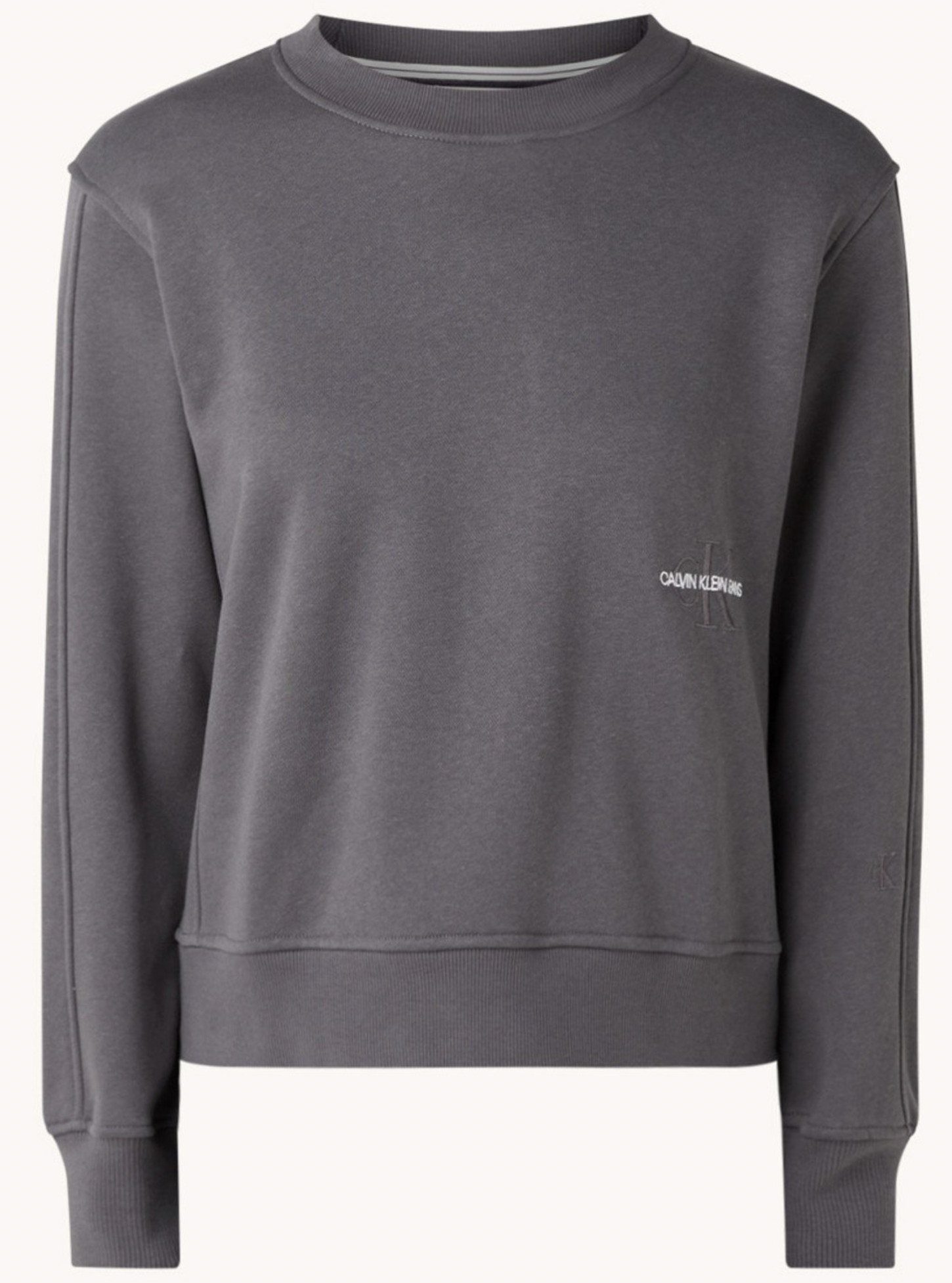 11 Top Sweaters and Cardigans on Sale: Versatile Wardrobe Essentials from Premium Brands
