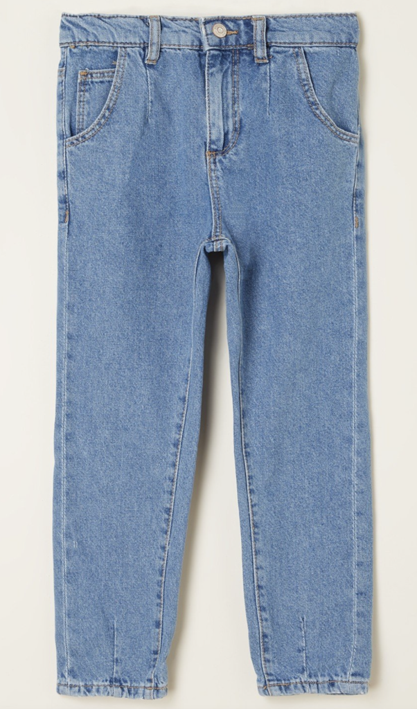 Slouchy Pants: The Comfort-Driven Fashion Trend Dominating 2022