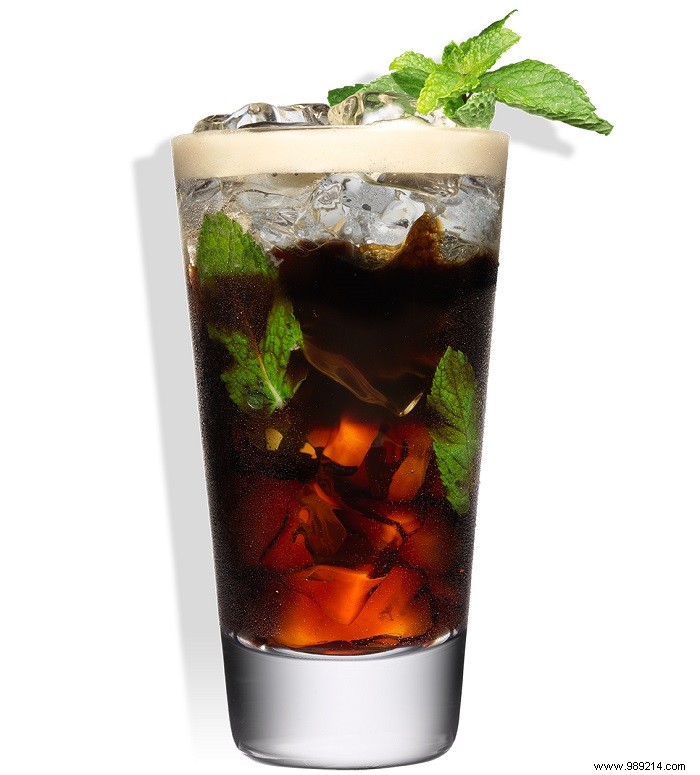 Top Summer Coffee Cocktails: Expert Recipes Featuring Tia Maria