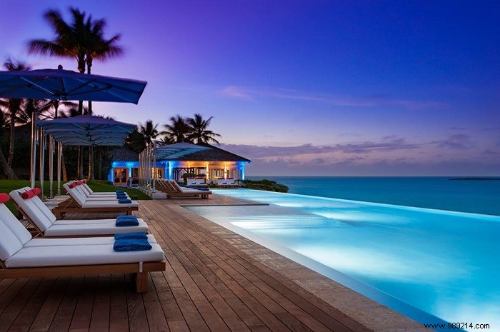 The 10 Most Stunning Infinity Pools Around the World