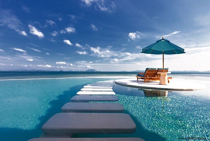 The 10 Most Stunning Infinity Pools Around the World
