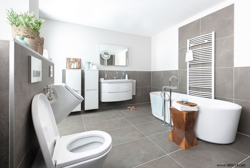 2018 Bathroom Trends: Luxury Inspirations with Warm Tones and Timeless Designs