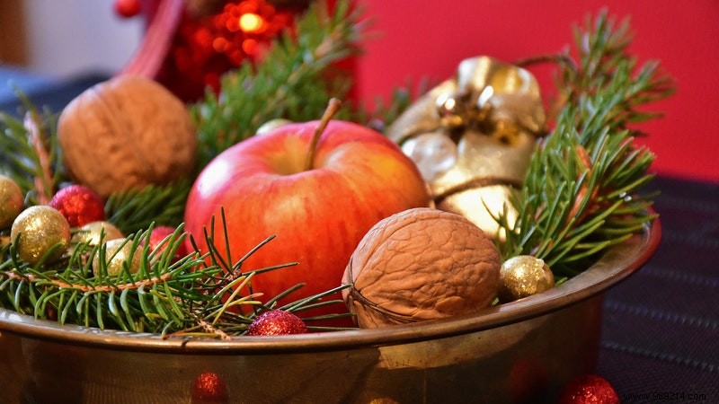 5 Expert Tips to Festively Decorate Your Living Room for the Holidays