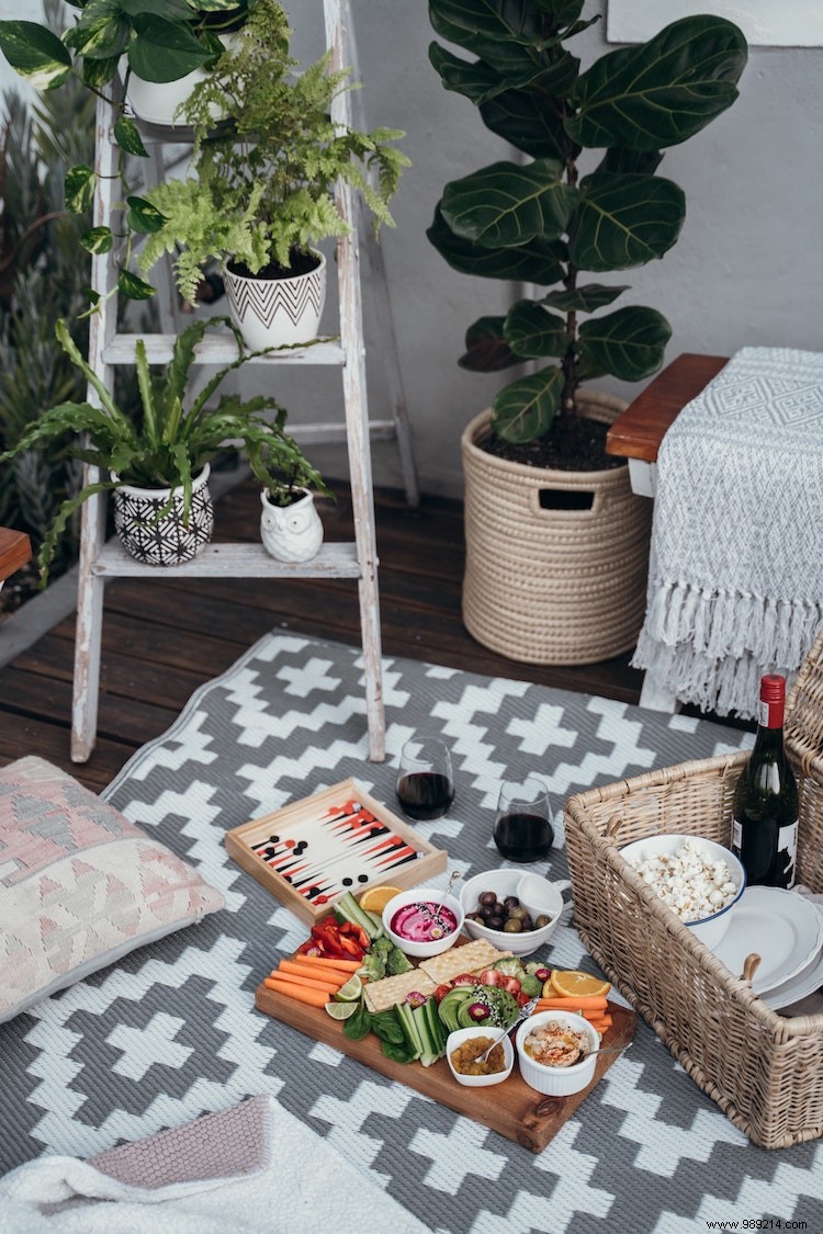 Expert Tips for Hosting a Memorable Picnic in Your Garden or on the Terrace