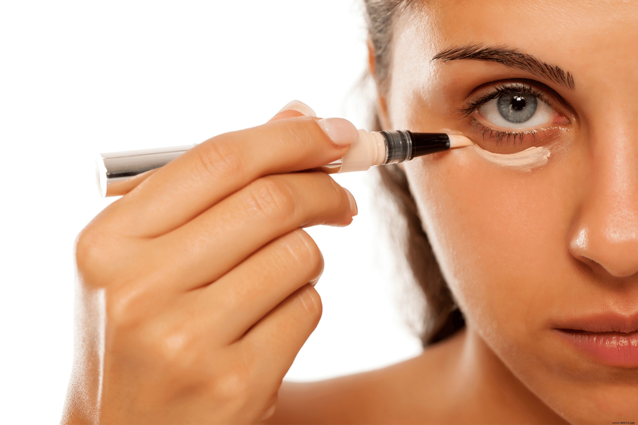 Expert Guide: How to Apply Concealer Perfectly for Bright, Flawless Eyes