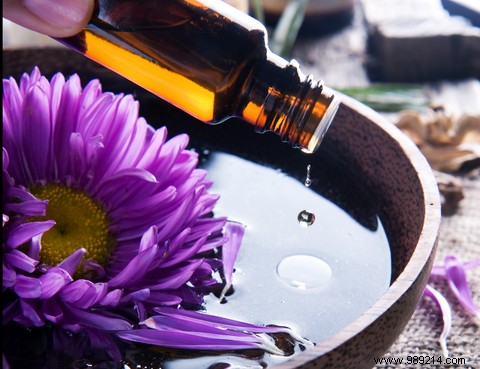 Expert Guide to Essential Oils: Safe Uses, Benefits, and Best Practices