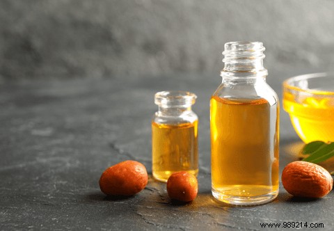 Best Vegetable Oils for a Safe, Natural Tan: Expert Guide