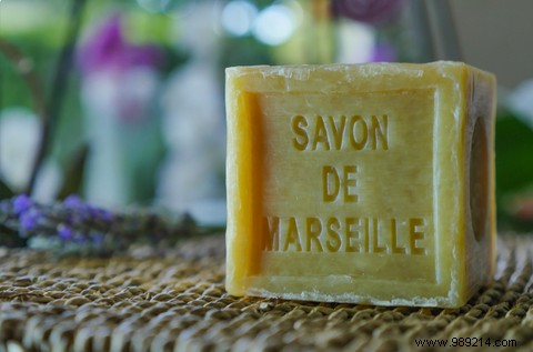 How to Clean Makeup Brushes: Expert Tips for Healthy Skin and Flawless Results