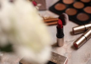 Achieve a Radiant Spring Complexion with Natural Makeup Essentials