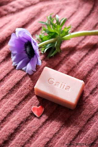 Why Solid Cosmetics Are Essential: Eco-Friendly Beauty That Lasts