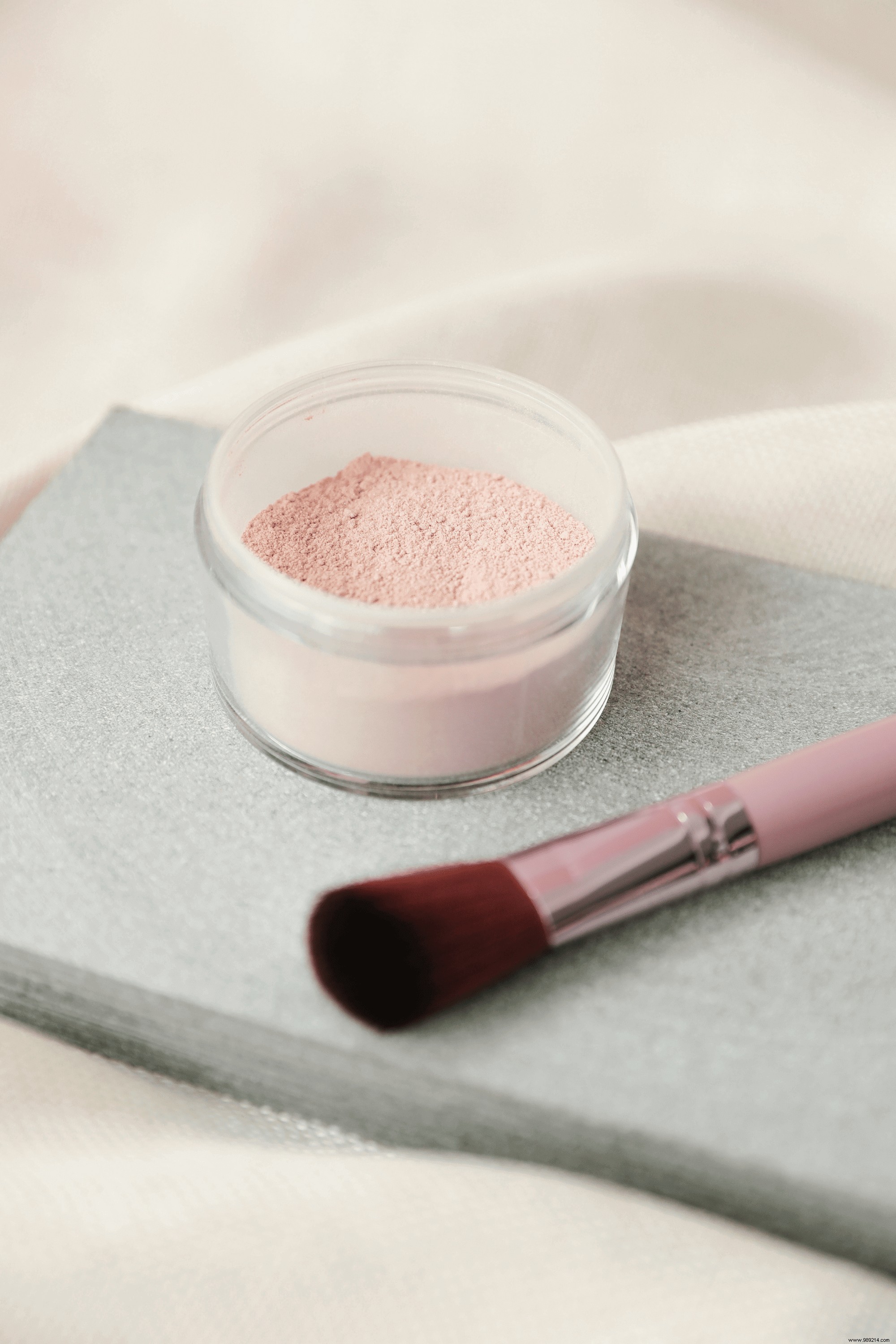 What Is Mineral Makeup? Ingredients, Benefits, and Pro Application Tips