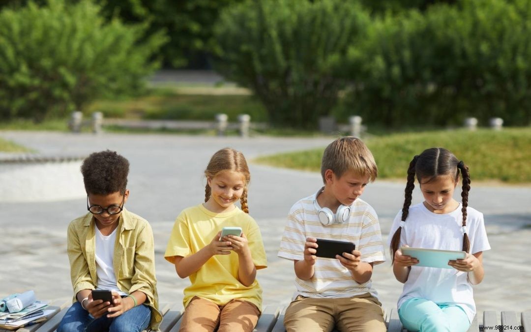 Smartphones and Children: Key Dangers and Proven Protection Strategies