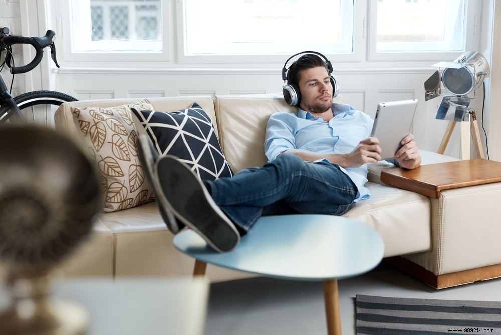 Escape Confinement with Podcasts: Refresh Your Mind Beyond the Screens