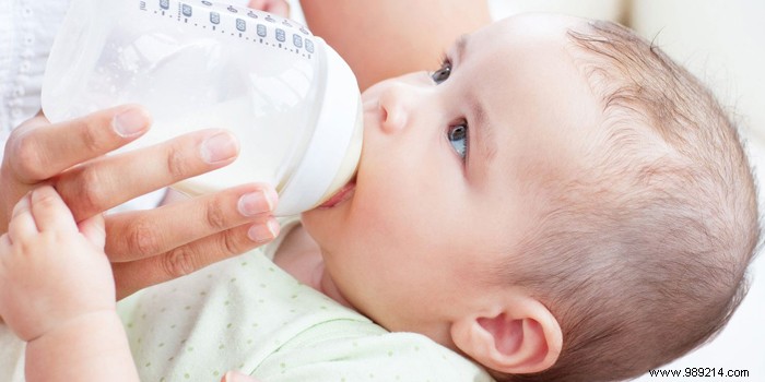 Month-by-Month Baby Formula Guide: Optimal Feeding Amounts and Schedules