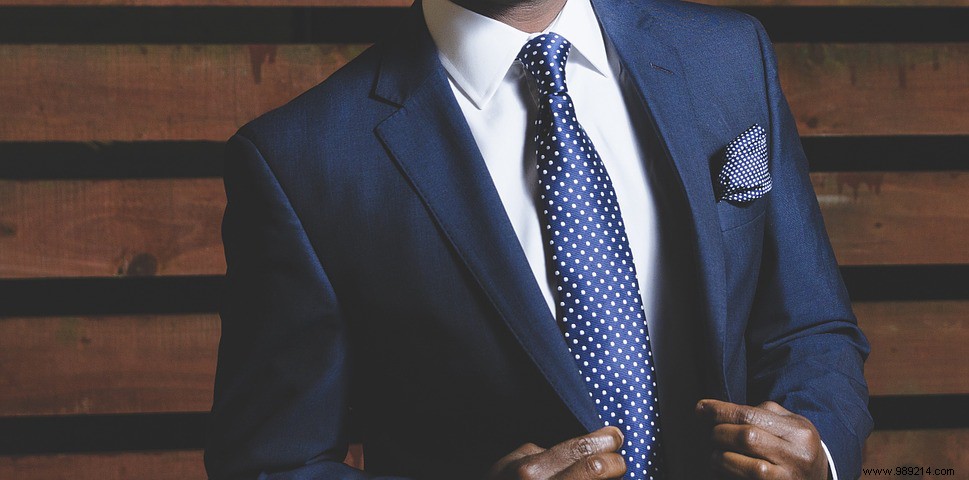How to Choose the Perfect Tie: Expert Guide to Materials, Colors, Widths, and Patterns
