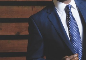 How to Choose the Perfect Tie: Expert Guide to Materials, Colors, Widths, and Patterns